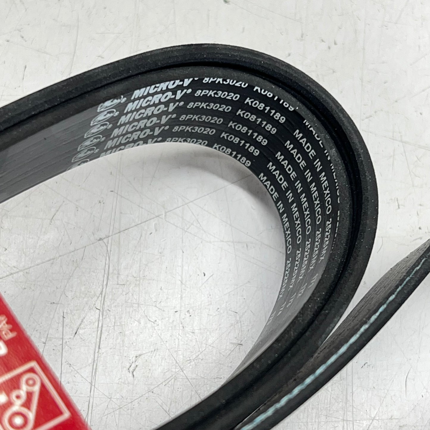 GATES Micro-v Serpentine Belt for Ford Vehicles  8 Rib 119-7/16" K081189