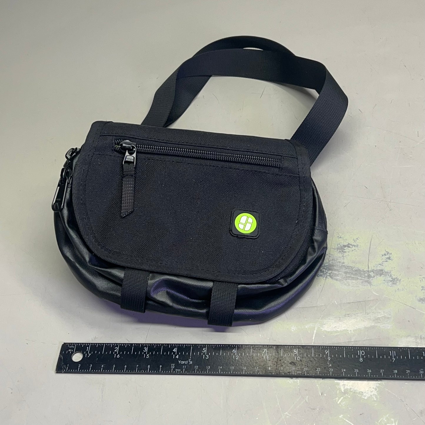 STASH LOGIX Durango Combo Lock Smell Proof Fanny Pack  9" Bag 50" Sling Black