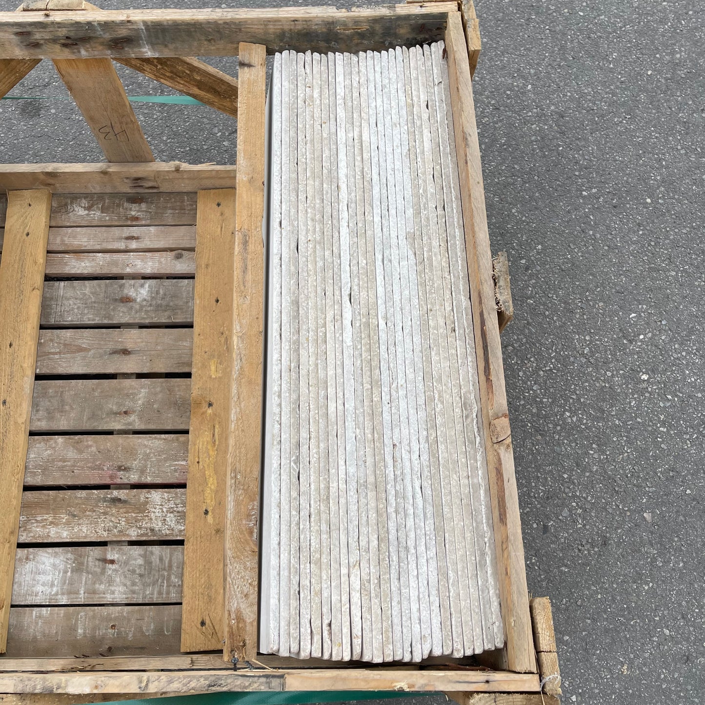 Z@ (43 PACK) Tile 32”x15.75” Light Grey 1,806 sq ft Total (AS-IS)