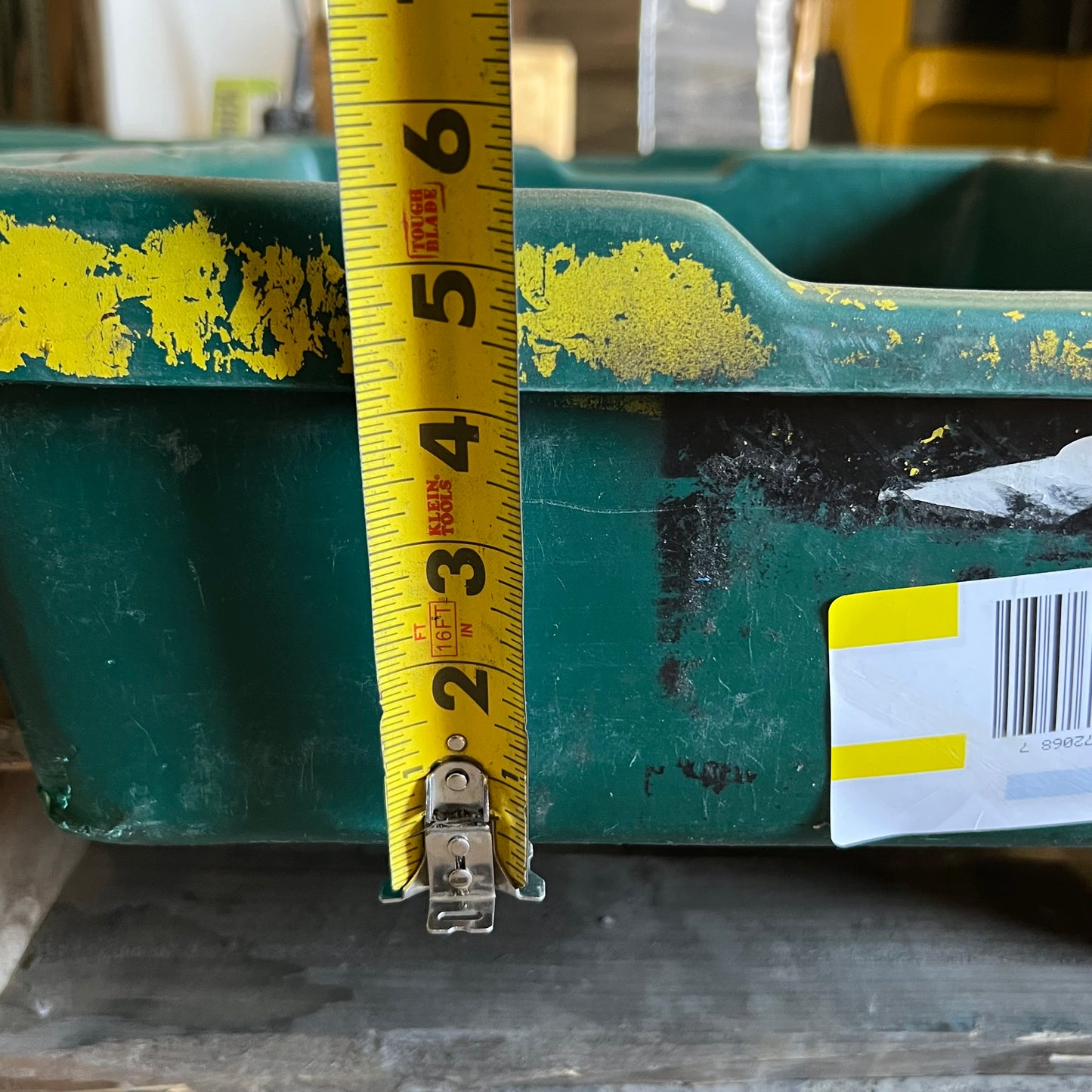 ZA@ Pallet of Green Plastic Containers Sz 18"W x 25"L x 5.5"H (AS-IS)