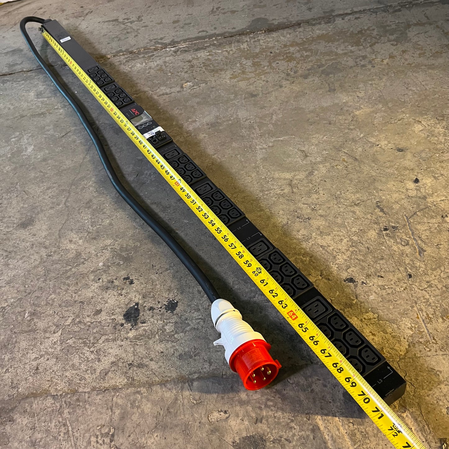 APC SCHNEIDER ELECTRIC Rack Pdu Metered 16A Sz 70.51"H x 2.20"W x 1.73"D AP8881