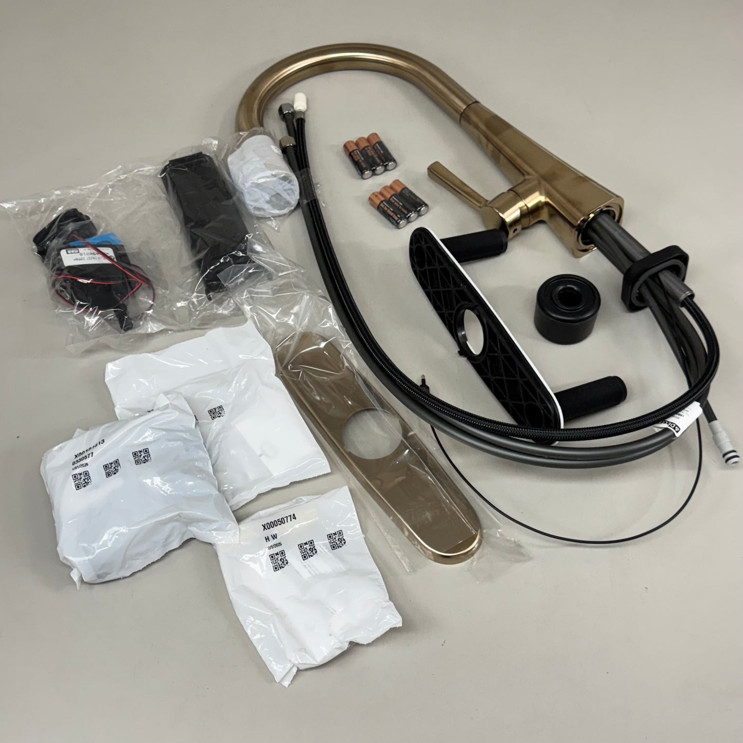 DELTA Lenta Pull-Down Kitchen Faucet w/ Touch Activation Champagne 19802TZ-CZDST