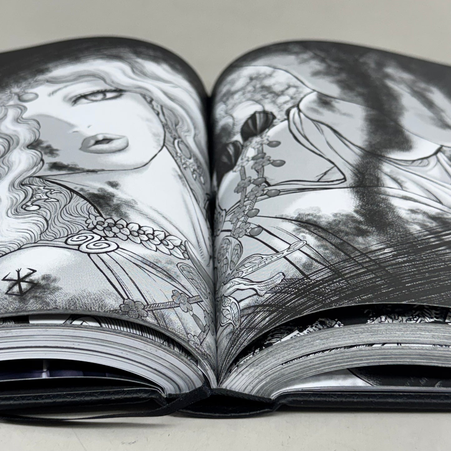 DARK HORSE Berserk Deluxe Edition Vol 14 Hardcover Kentaro Miura (New (Good))
