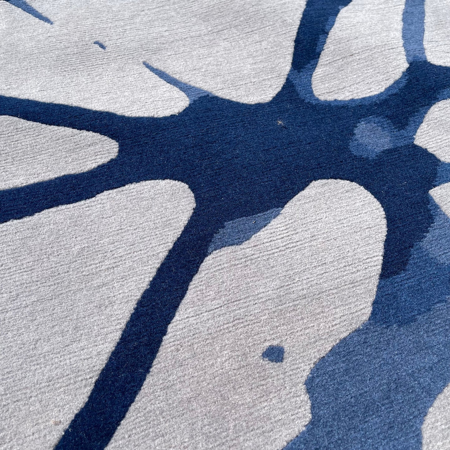 THE RUG COMPANY Bridge Modern Hand Woven Tibetan Wool Rug Roll 16’ x 12' Grey/Blue