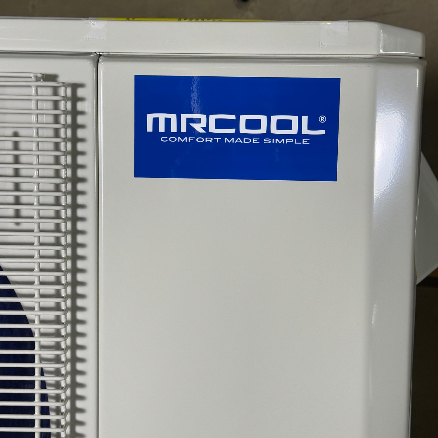 MRCOOL DIY Split Type Air Conditioner Sz 52” H x 34” L x 14” W (Minor Damage)