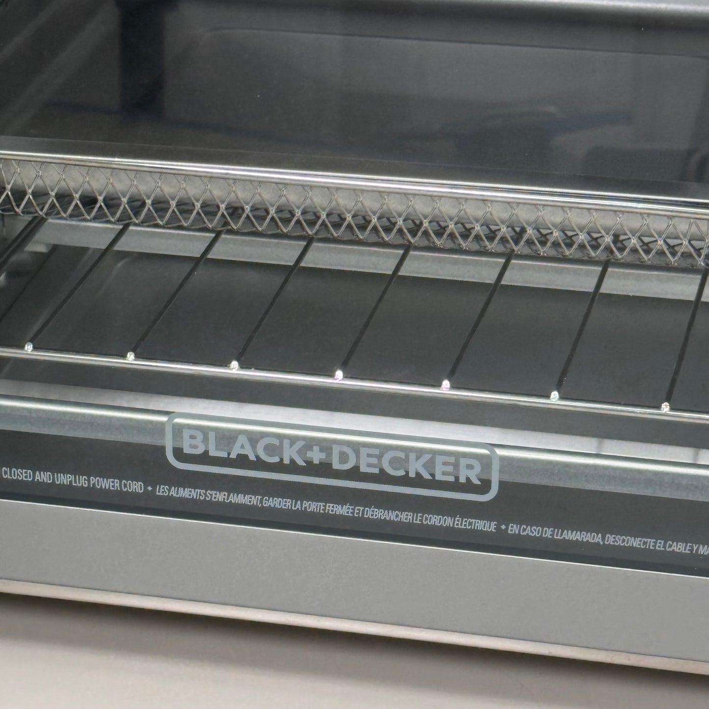 ZA@ BLACK & DECKER 6-Slice Crisp 'N Bake Air Fry Toaster Oven Silver TO3217SS (Store Returns)