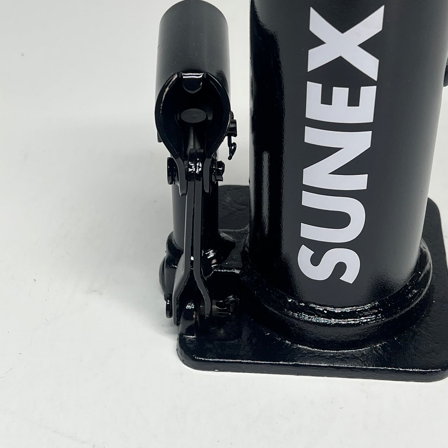 SUNEX TOOLS Bottle Jack Fully Welded Base Built-in Safety Valve 6 Ton 4406