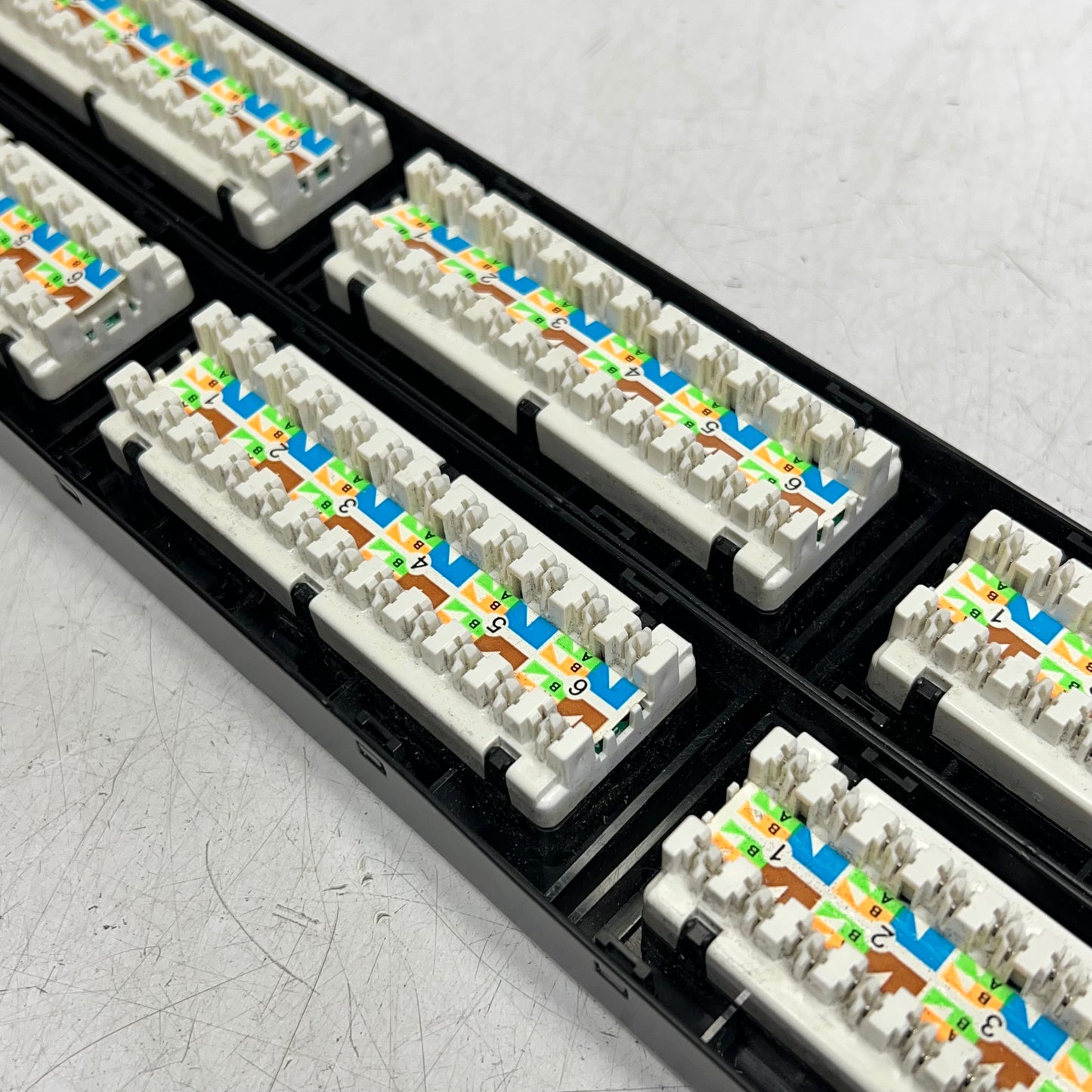 COMMSCOPE Patch Port  Cat 6 48 Port 2U UTP Black UNP-6-DM-2U-48 (Distressed Packaging)
