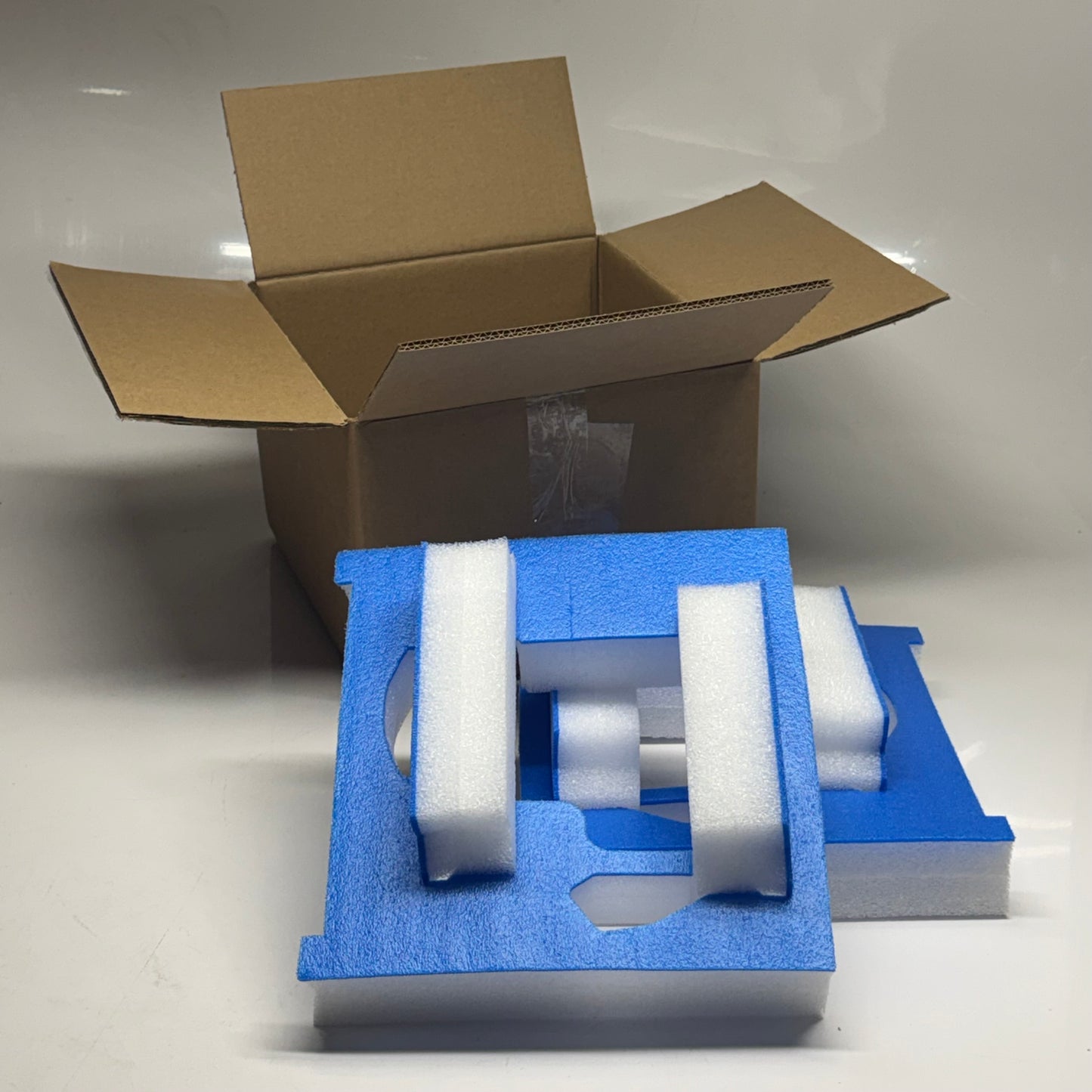 ZA@ Pallet of Shipping Boxes With Foam Sz 14" x 10" x 13"