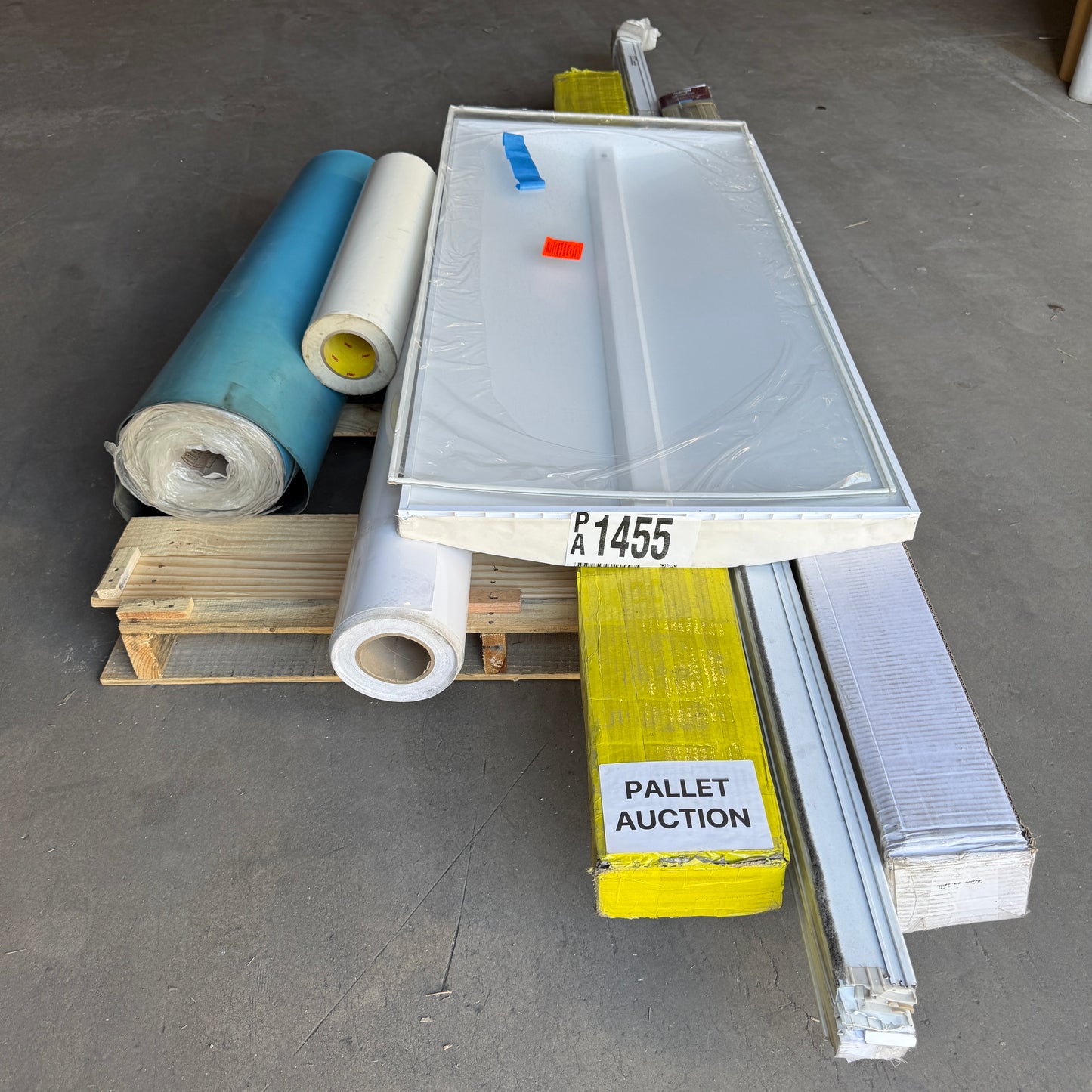 ZA@ Pallet of MIXED Rolls of Thick Blue Vinyl, Clear Vinyl, Pocket Door Frame, Lighting, & MORE! (AS-IS)