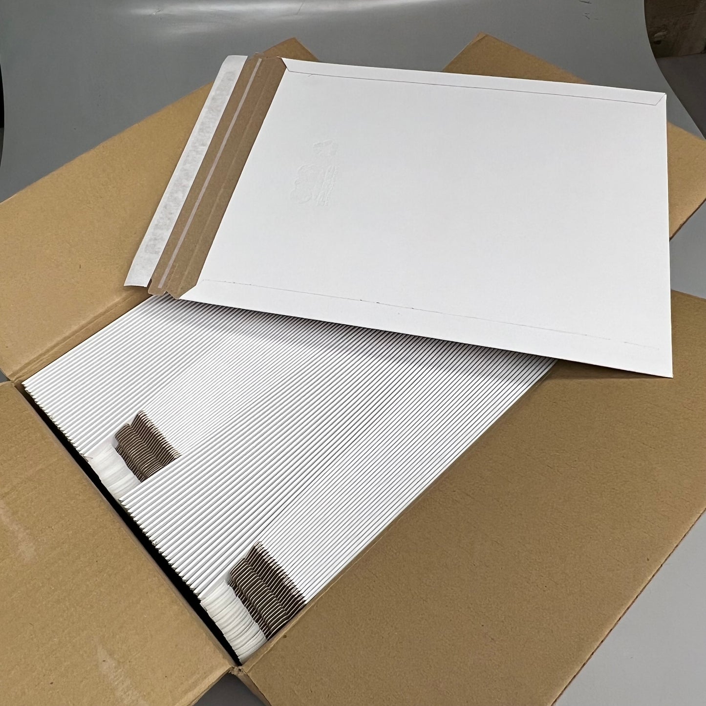 (100 PACK) Paperboard Mailers Cardboard Envelopes 11"x13.5" White MJ-5-11X13.5