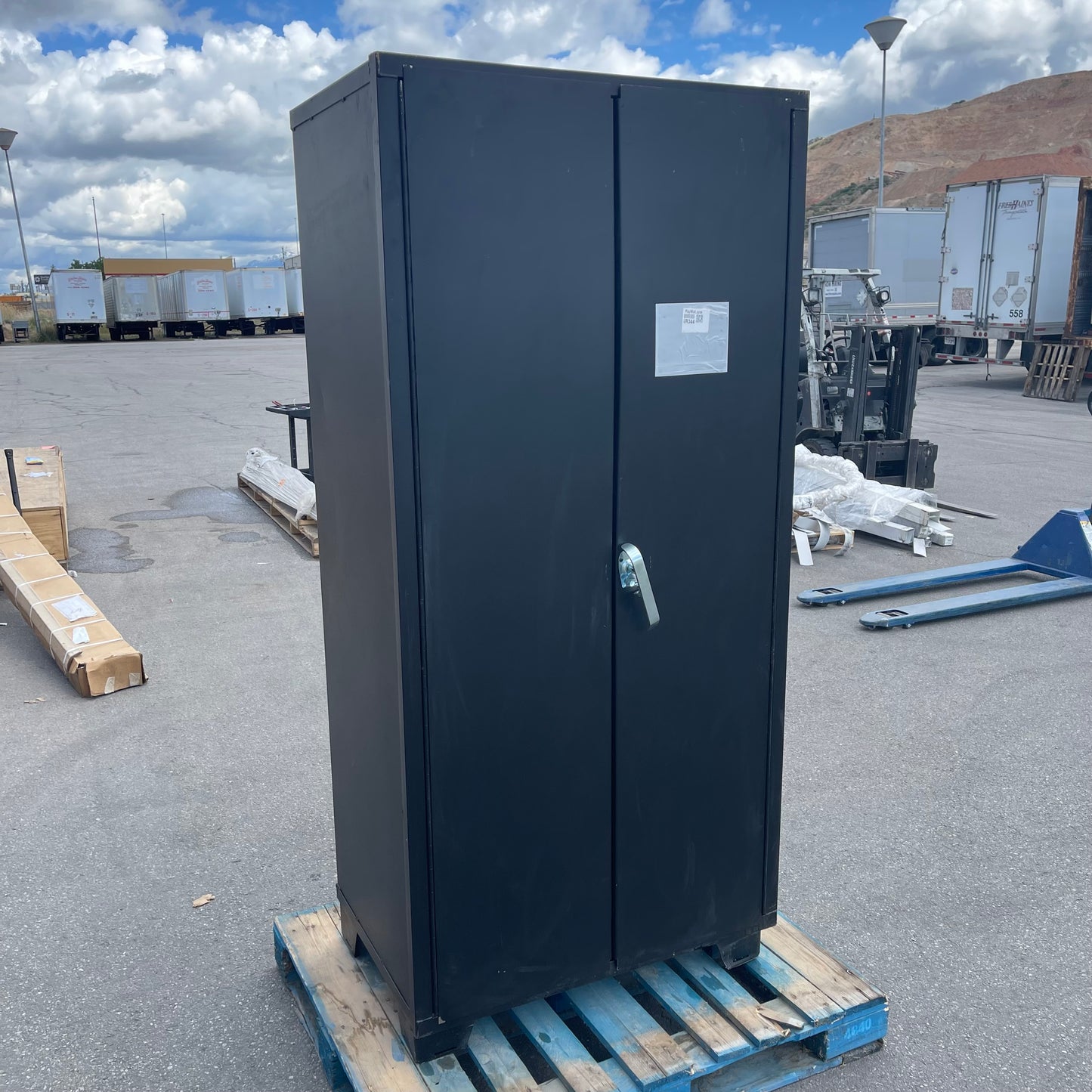 JAMCO Steel Storage Cabinet W/ 122 Yellow Bins 78" x 36" x 24" Dark Grey DF236BL