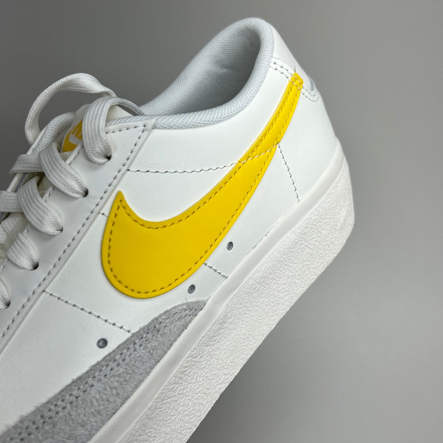 NIKE Blazer Low Cut Platform Sneaker Sz Women's 10.5 Men's 9 Yellow/Grey/White