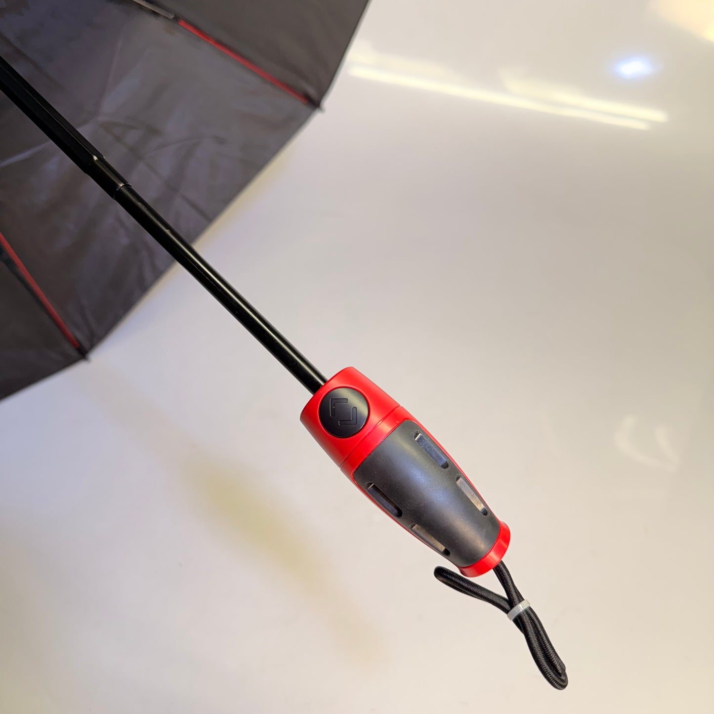 TAYLORMADE Golf Umbrella Vortexvent Compact Technology 47 in Black 2180