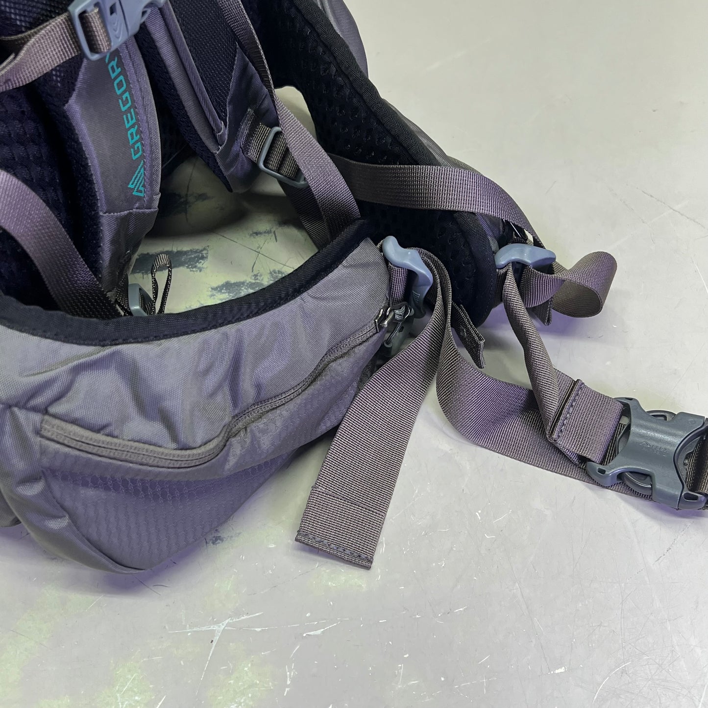 GREGORY Jade 28L Backpack W/ Free Float System & 3D Hip Belt SM/MD Mist Grey