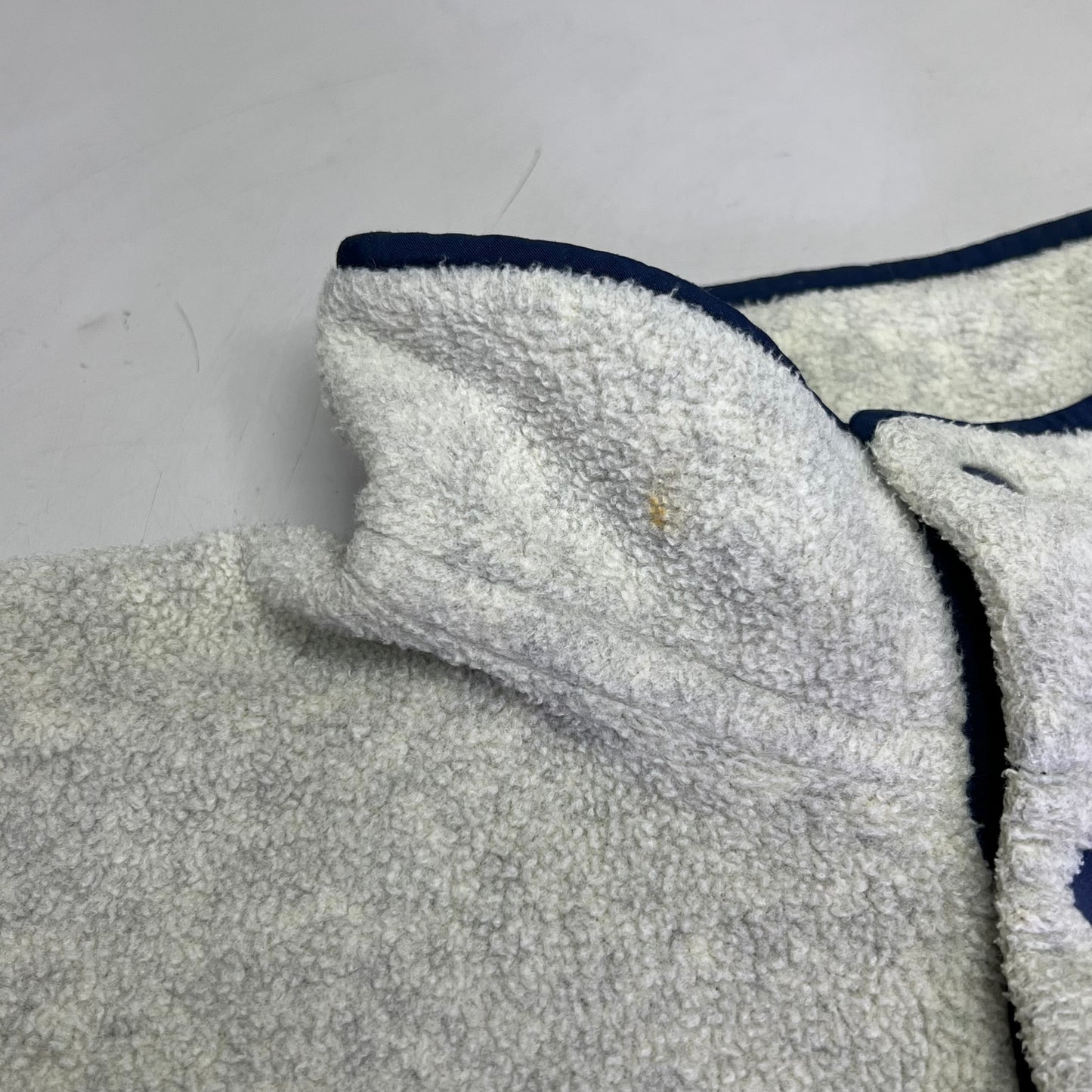 PATAGONIA Lightweight Synchilla Snap-T Pull Over Men's XL Off White/Navy (Used)