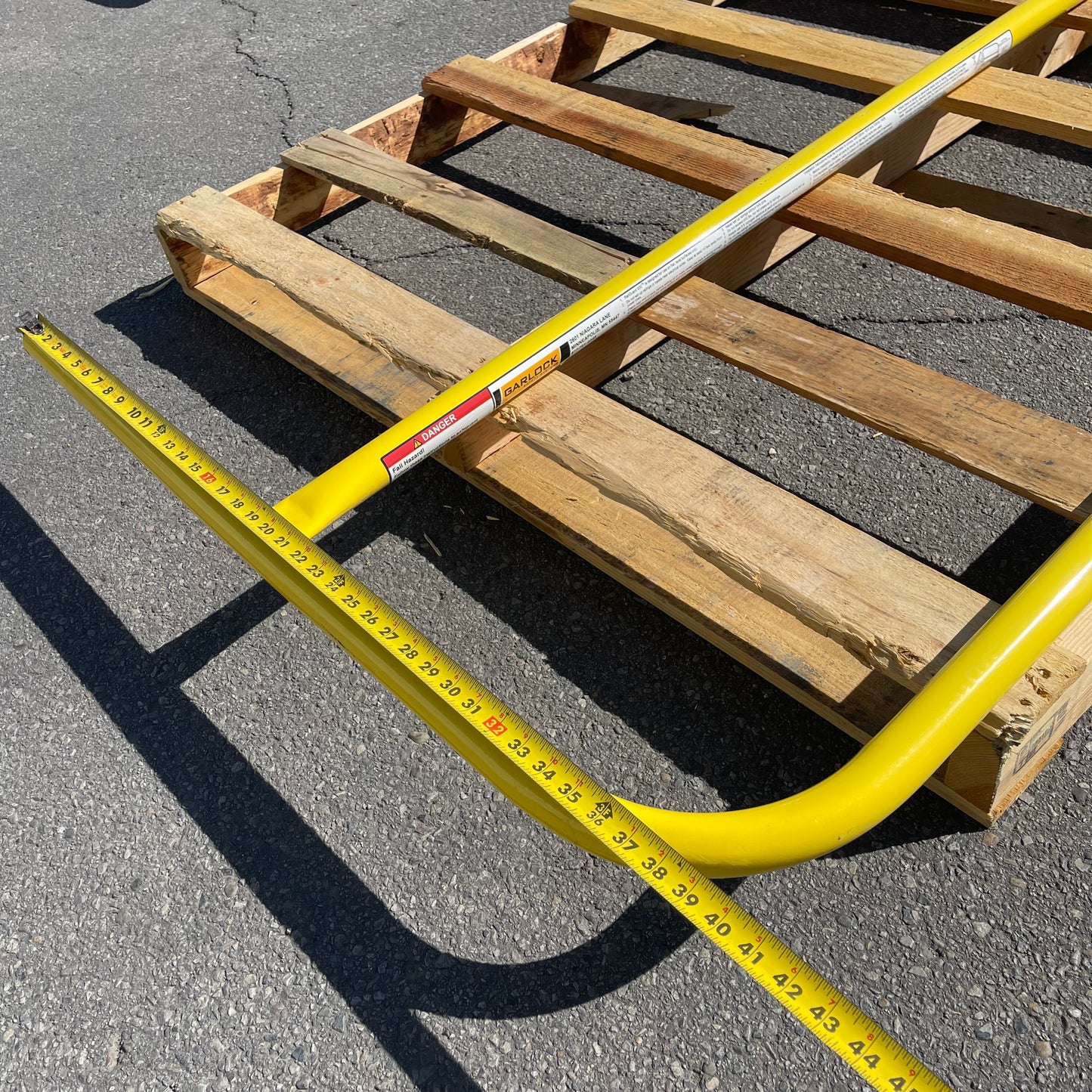 ZA@ Pallet of GARLOCK RailGuard Bases and Gate, Yellow 124"x41" (AS-IS)