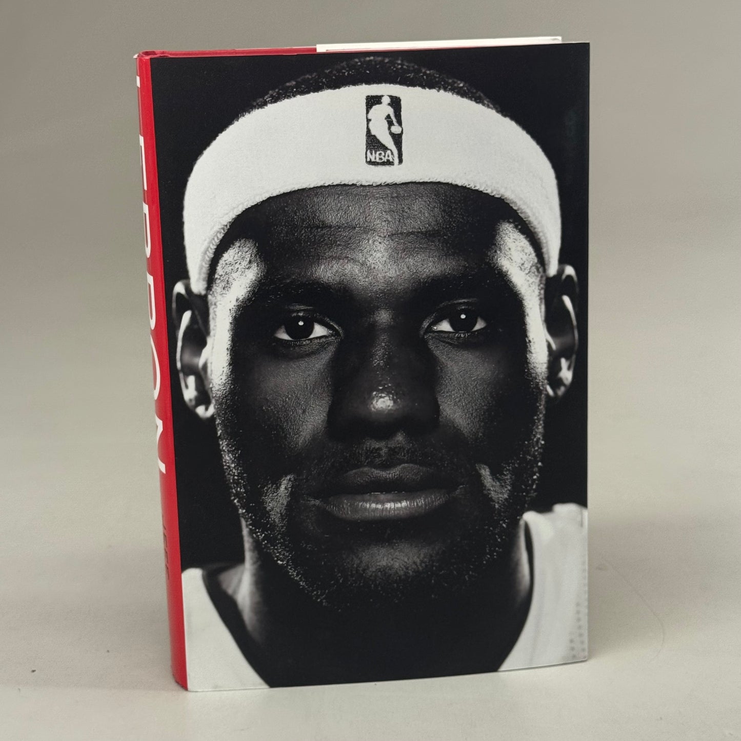 AVID READER PRESS Jeff Benedict; Lebron 576 Pages