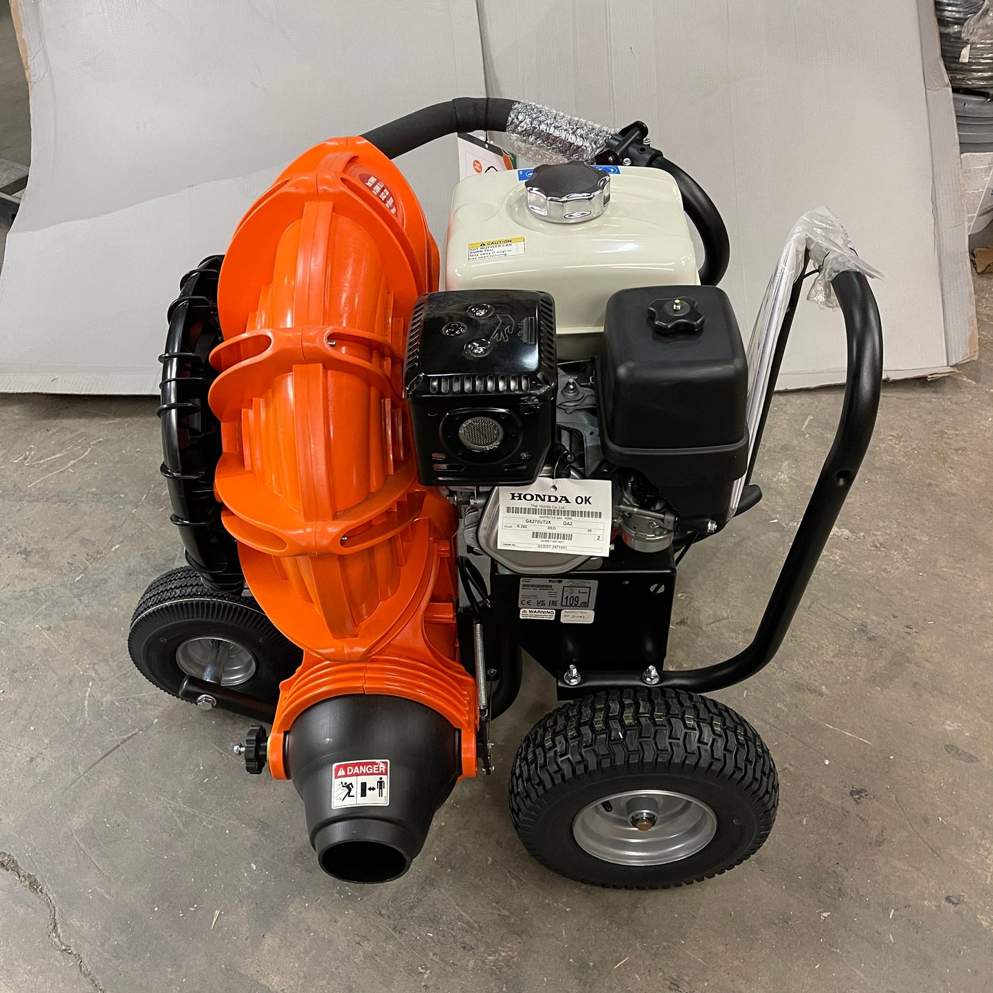 BILLY GOAT Force Wheeled Blower w/ 262 cc Honda GX Engine 56.3"L x 29.13"W x 44.88"H F902H (New)