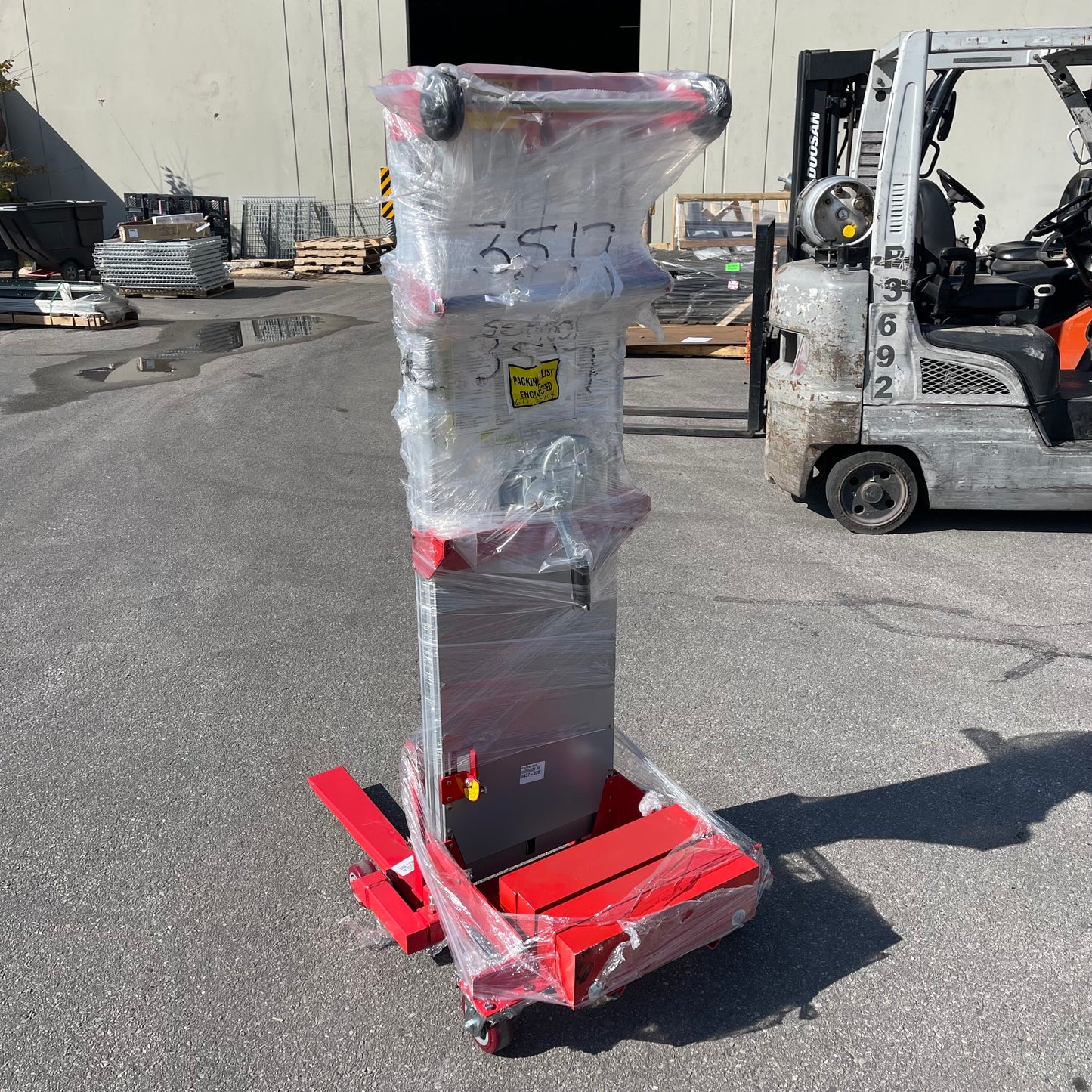 WESCO Hand Winch Lifter, Counter Balance Straddle 68"x47"x29", 500 lbs cap Red 273517 (B)