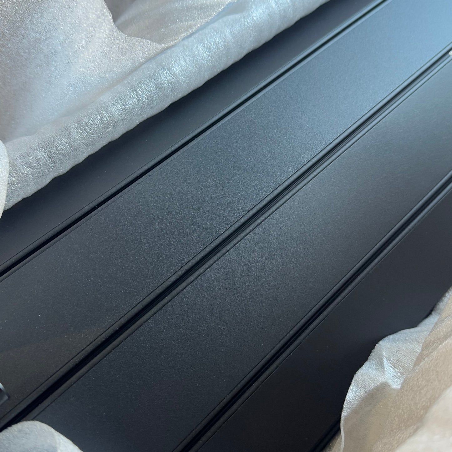 TESLA Slat System Tonneau Retractable Cover 1906561-00-D 59"W Black New Other