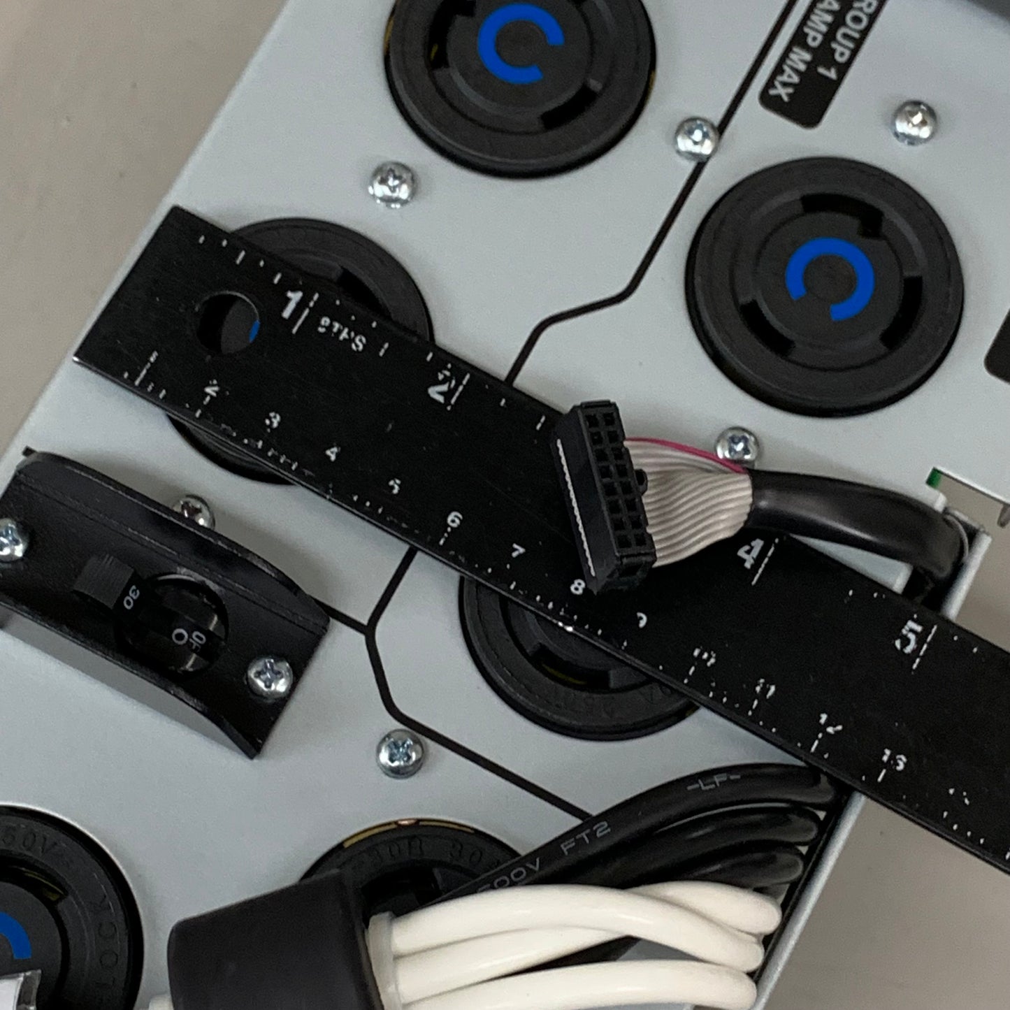 APC Smart-UPS SRT Power Distribution Unit 5.31"x11.73"x3.70" SRT008