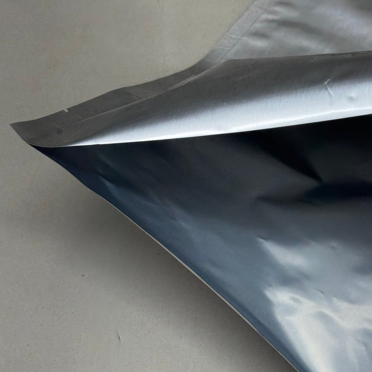 ZA@ 20 PACK! (2 Sizes: 10 of Each) Silver Foil Food Sealing Bags w/ Moisture Packs Sz 20”Wx30”L & 13”Wx18”L B