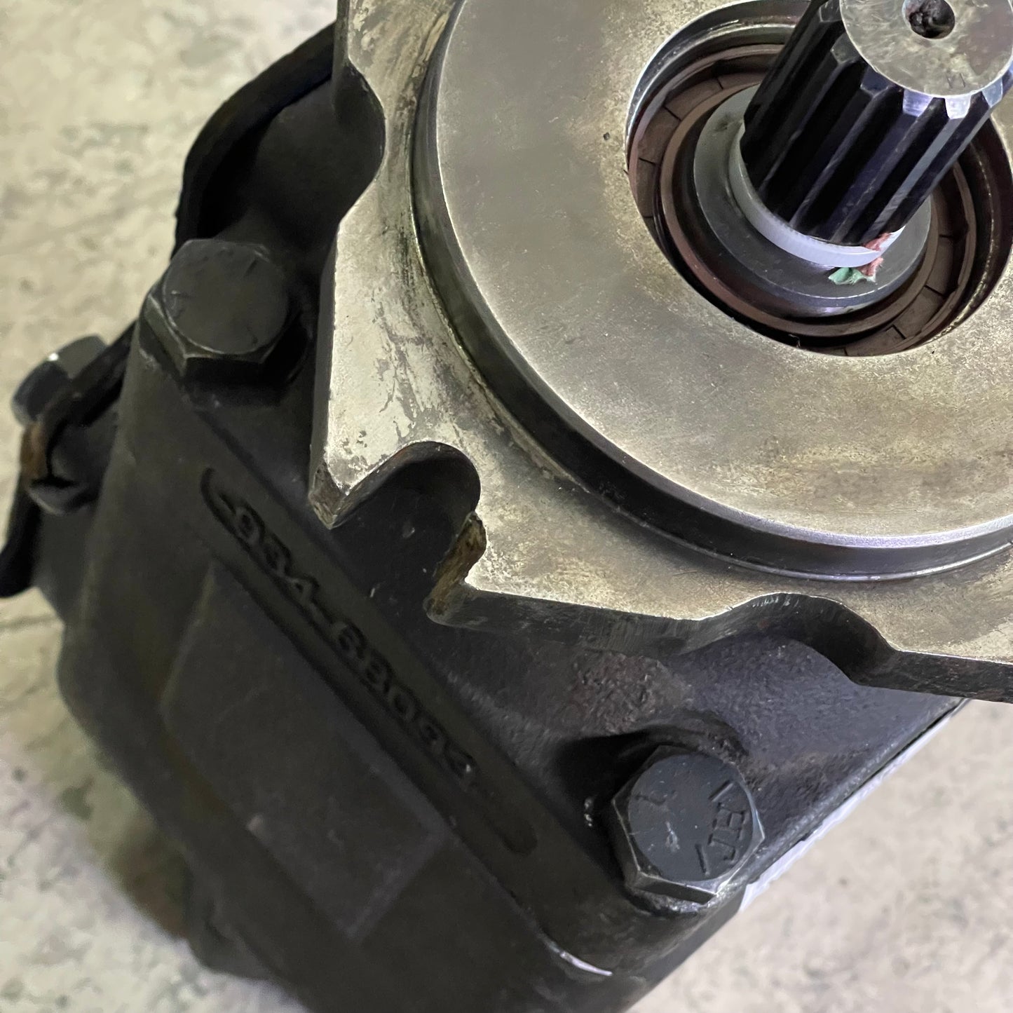 LABRIE Hydraulic Vane Pump Dark Grey HYP01508-02 (USED)