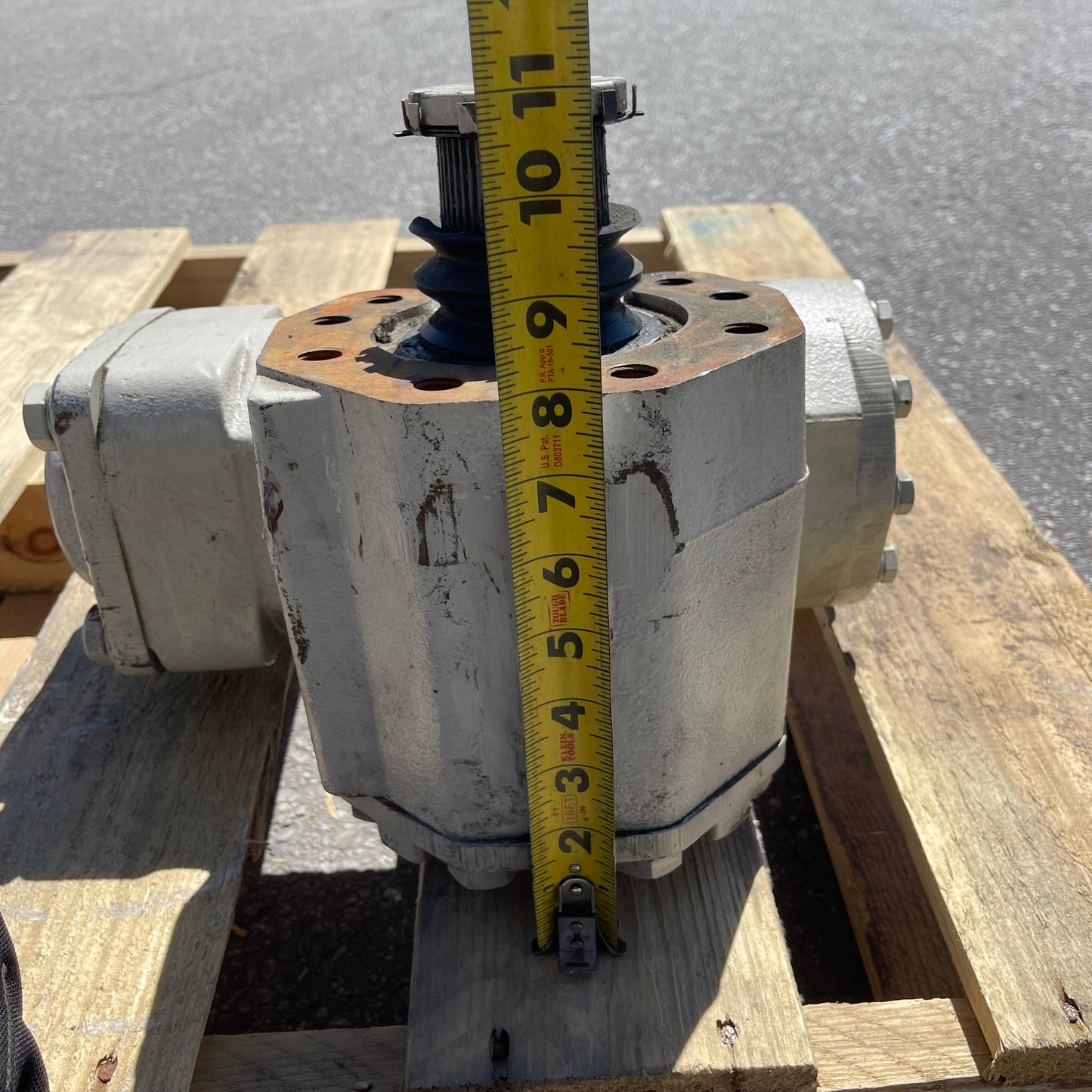 Z@ OSHKOSH Sheppard Hydraulic Steering Gear Box M110SAB2 (Used)