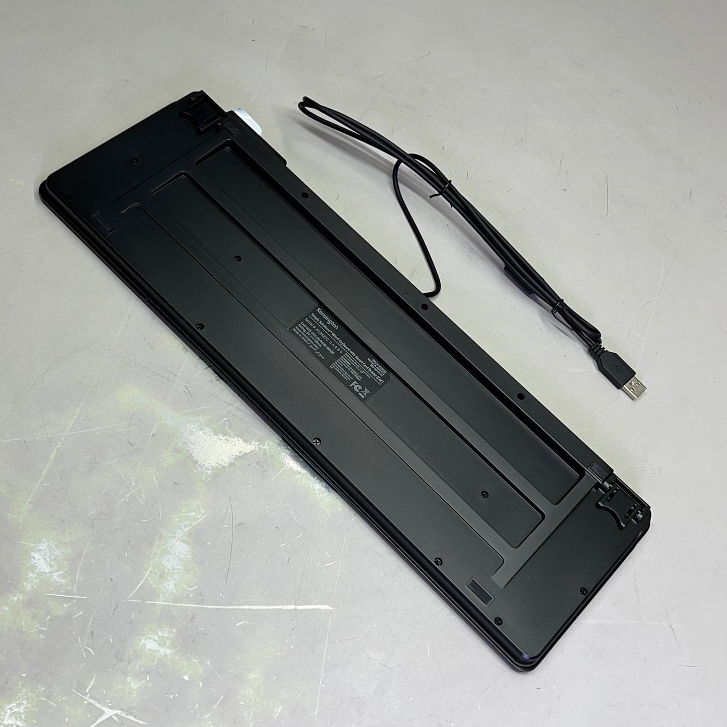 KENSINGTON Simple Solutions Wired Keyboard w/ Smart Card Reader Black K55115US