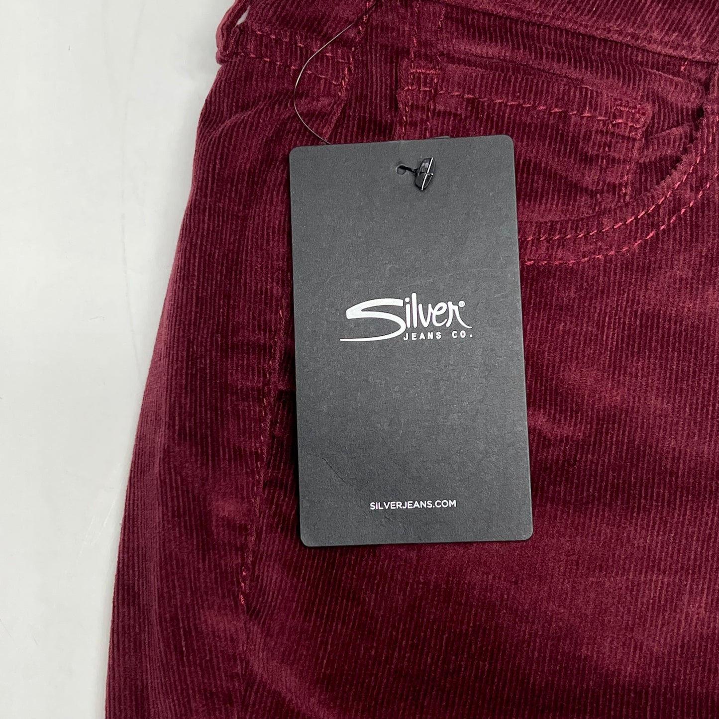 SILVER JEANS CO Suki Curvy Fit Mid Rise Straight Leg Women's Size 24/31 Bordeaux