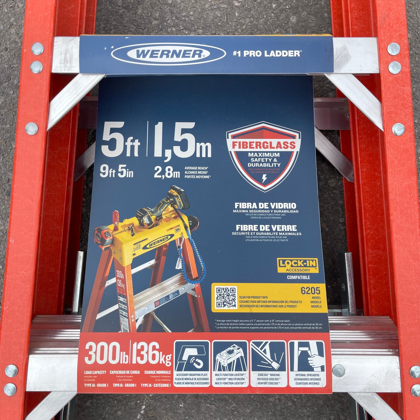 Z@ WERNER A-Frame Fiberglass Step Ladder 5' 300 lb Load Cap 6205 (As-Is)