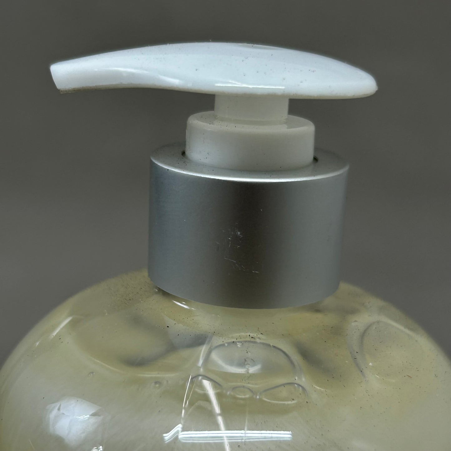 DESIGN ESSENTIALS Almond & Avocado Moisturizing & Detangling Shampoo 34Fl oz