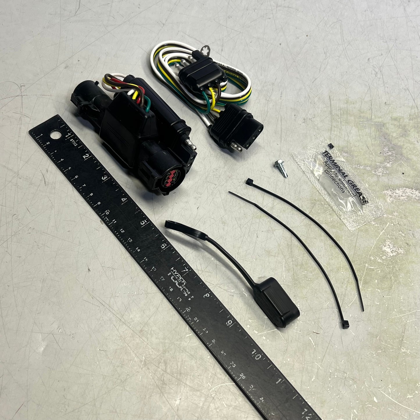 HOPKINS Towing Solutions Trailer Wire Harness 4 Flat 2.1 Amp Black 40215