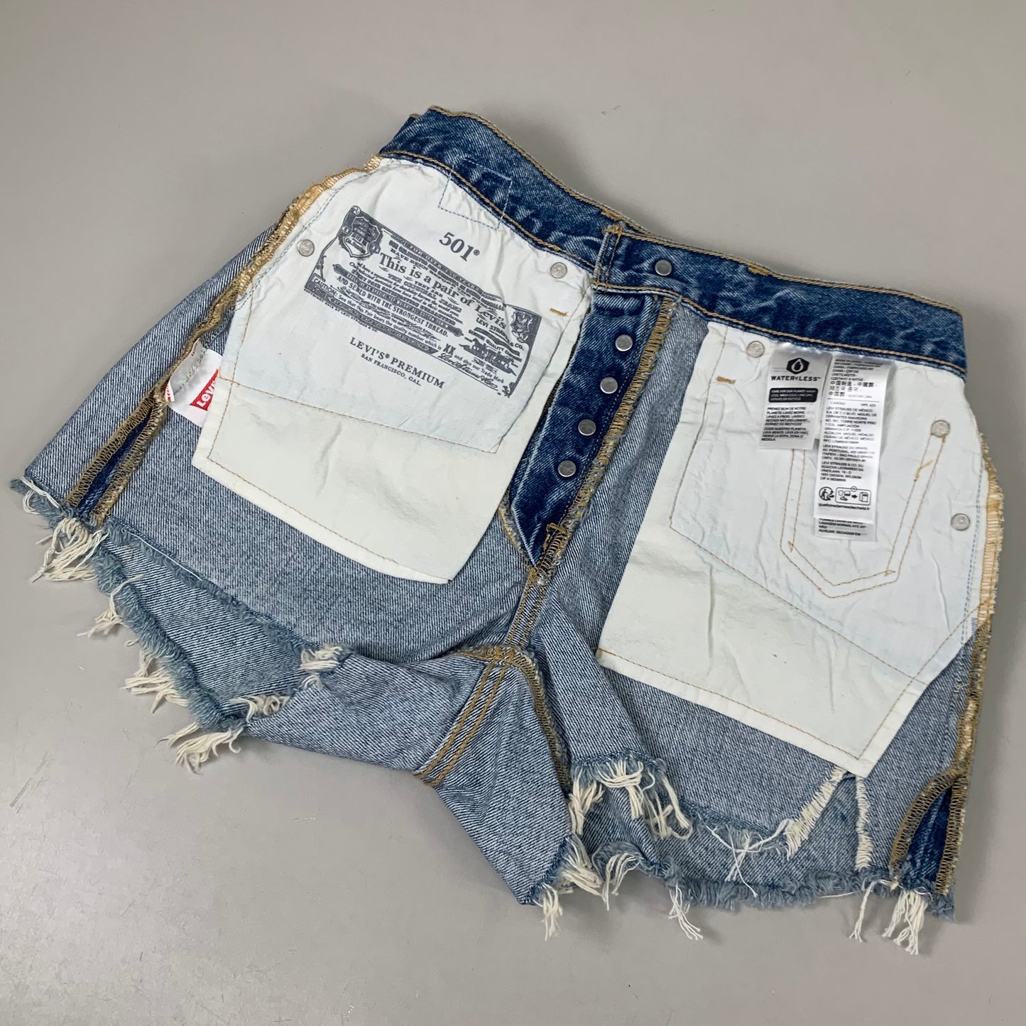 LEVIS 501 Original Fit High Rise Shorts Medium Wash Women's Sz 26 Mega Vibe Blue