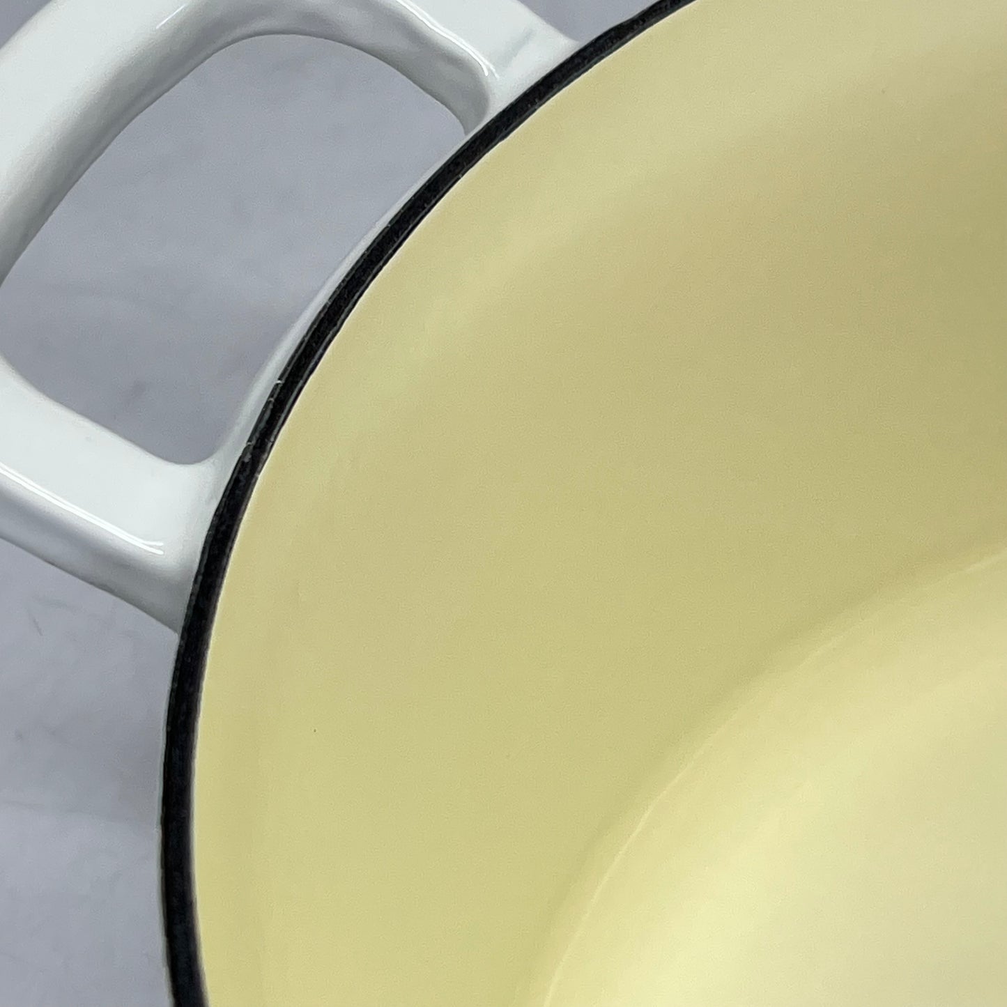 GREEN PAN  Bobby Flay Enameled Cast Iron Round Dutch Oven W/ Lid 5.5 Qt White