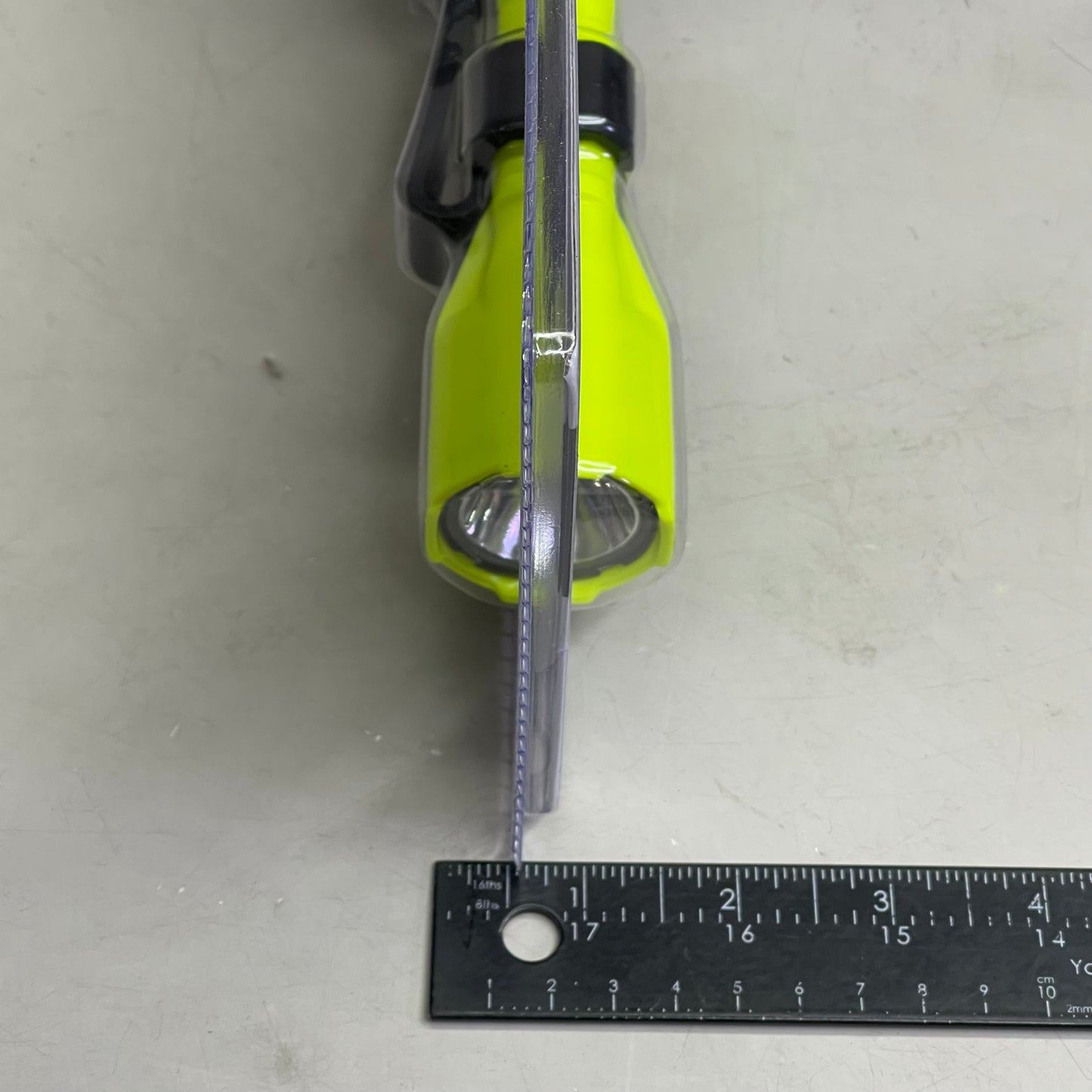 PELICAN 3315 LED Waterproof Flashlight 19-hour Neon Yellow ‎033150-0103-245