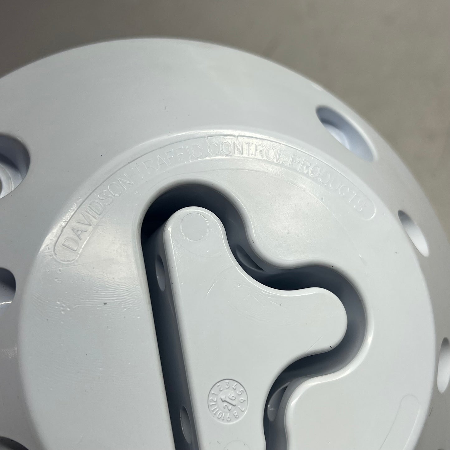 PEXCO Fg300 Heavy Duty Base Round Extra Delineation & Toughness White 800BASE130