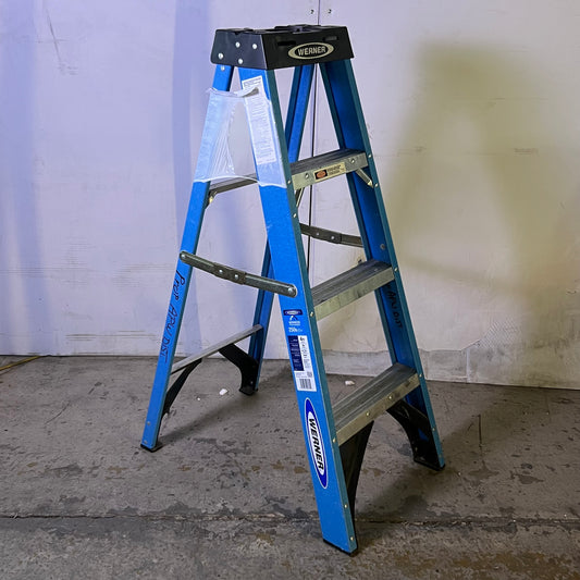 WERNER Type I Fiberglass Single Sided Stepladder Capacity 250 Lb. 4 ft. Blue & Grey FSI04