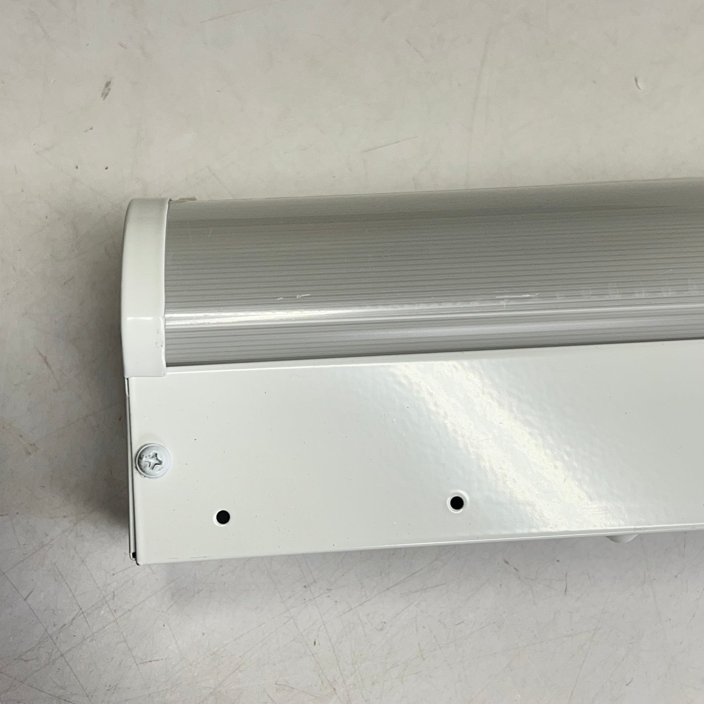 ILP LIGHTING Linear Strip Light  4' 25W 4000K Frosted Acrylic White VS43LU40FRL