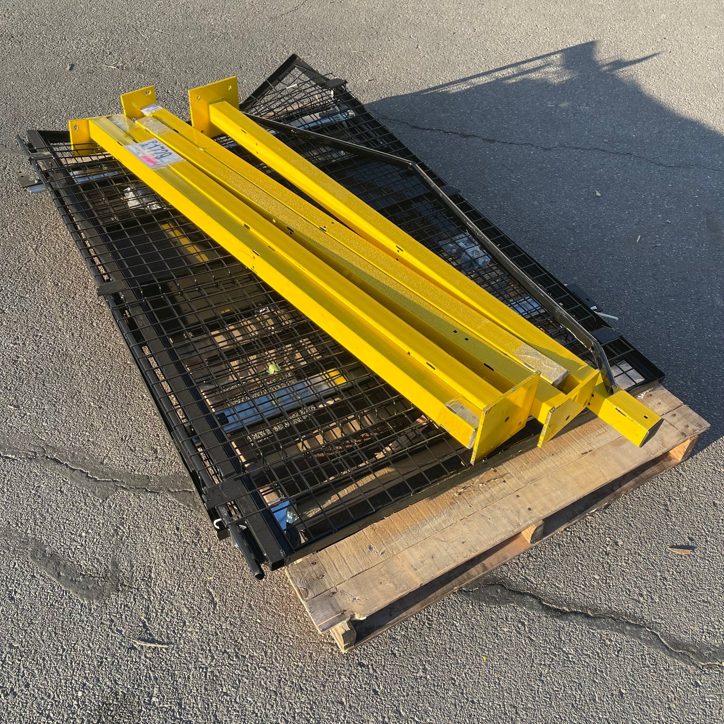 ZA@ Pallet of HUSKY Single Swing Door/velox Machine Guard KITXGSHD & KITXGDPOST (Damaged)