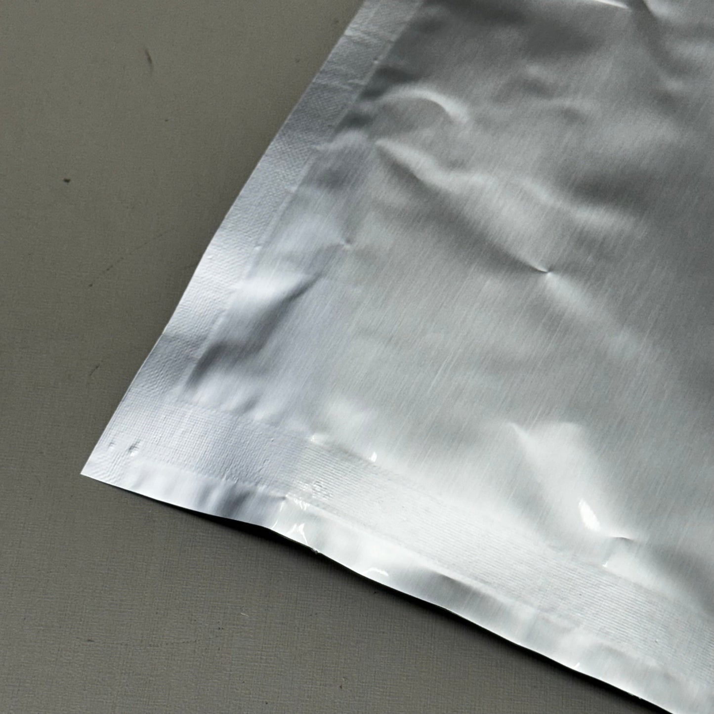 ZA@ 20 PACK! (2 Sizes: 10 of Each) Silver Foil Food Sealing Bags w/ Moisture Packs Sz 20”Wx30”L & 13”Wx18”L B
