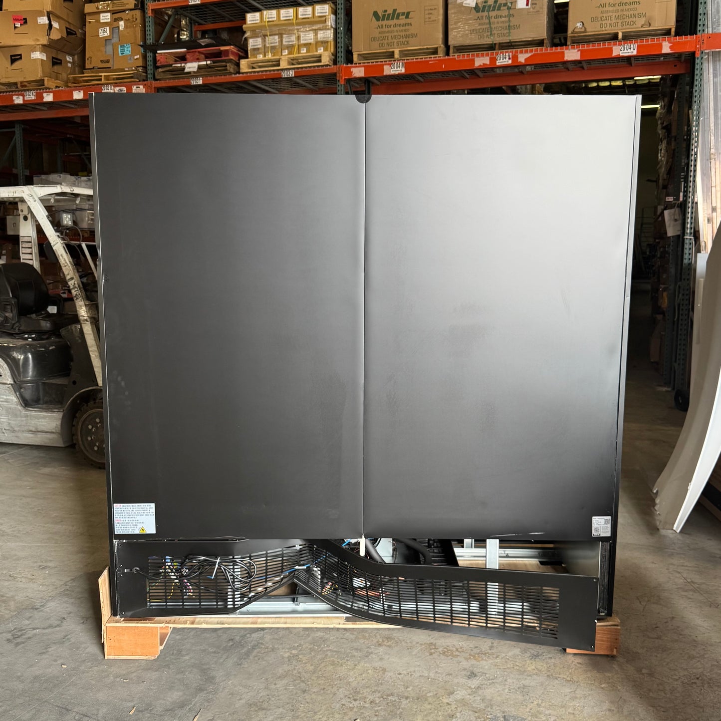 ZA@ Pallet of AVANTCO Merchandiser Refrigerator Sz 30"W x 78"L x 80"H, 178GD69HCB (AS-IS, Damaged)