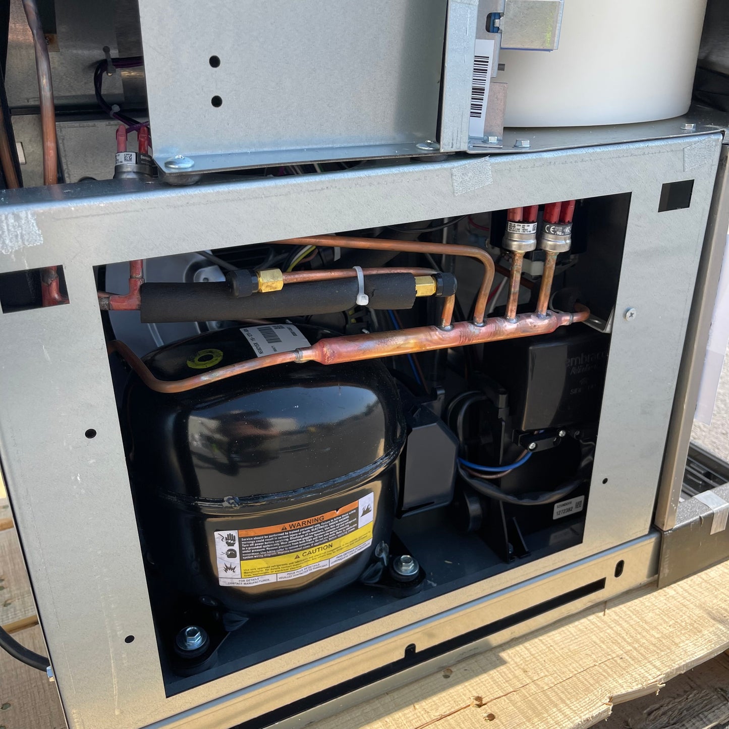 MANITOWOC Countertop Nugget Ice Maker/Water Dispenser CNF0202A-161 (Working Condition, Cosmetic Damage)