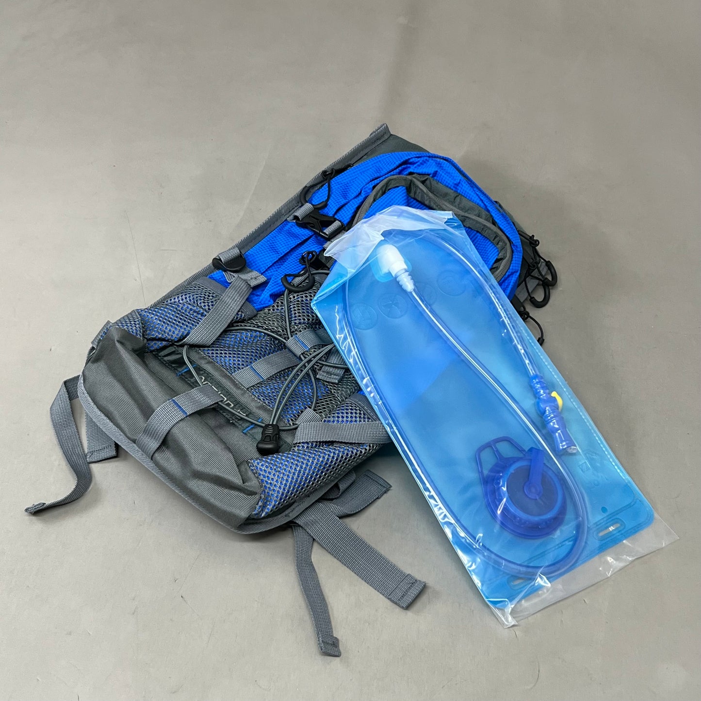 AMERICAN OUTBACK World Famous Hiker Sports Hydration Pack 2L Blue/Grey XHB-049