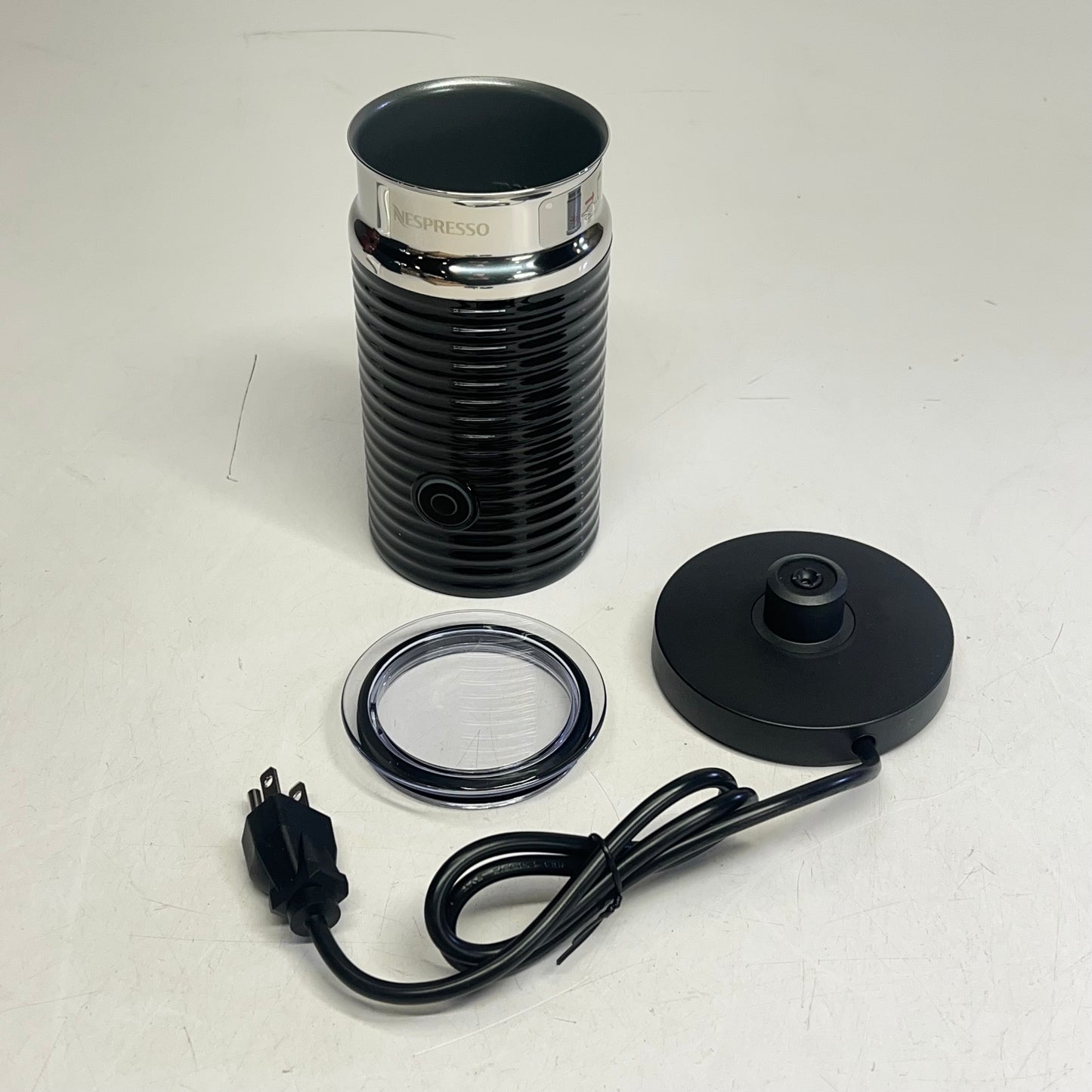 DELONGHI Nespresso Vertuo Next W/ Aeroccino 120V Black/Chrome ENV120CAE