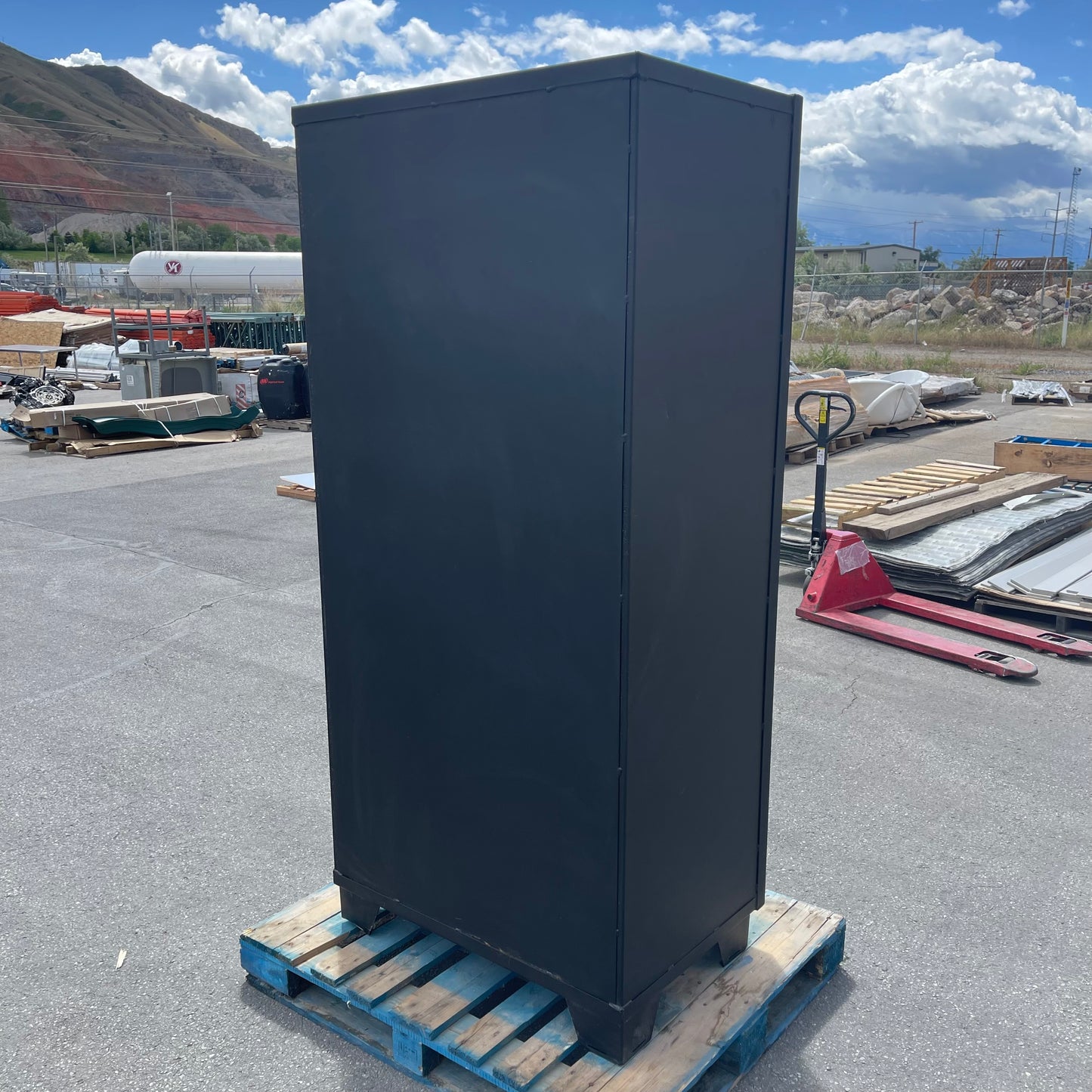 JAMCO Steel Storage Cabinet W/ 122 Yellow Bins 78" x 36" x 24" Dark Grey DF236BL