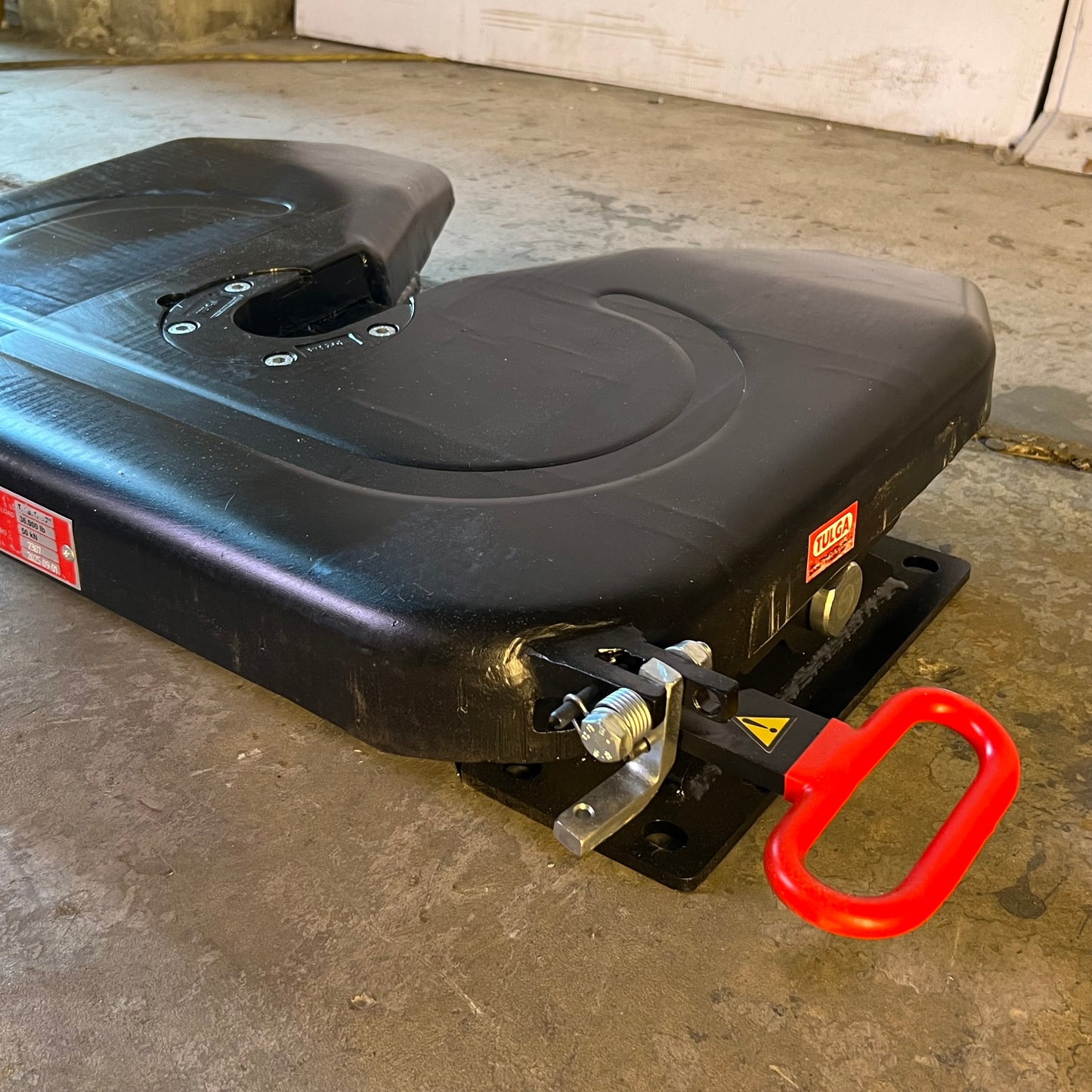 TULGA T10 Fifth Wheel Hitch 36k for Chassis Sz 21"W x 27"L x 6"H