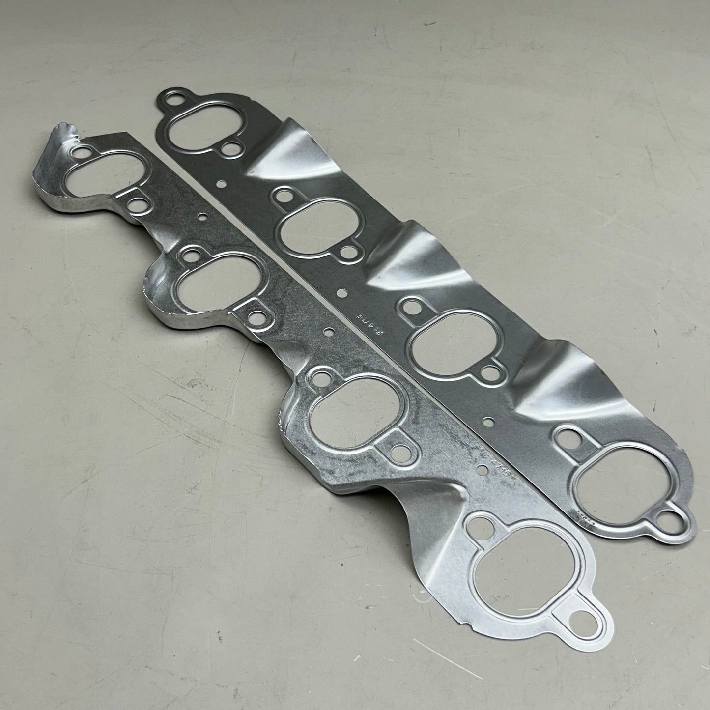 MAHLE Exhaust Manifold Gasket Replacement Part For Ford MS15205