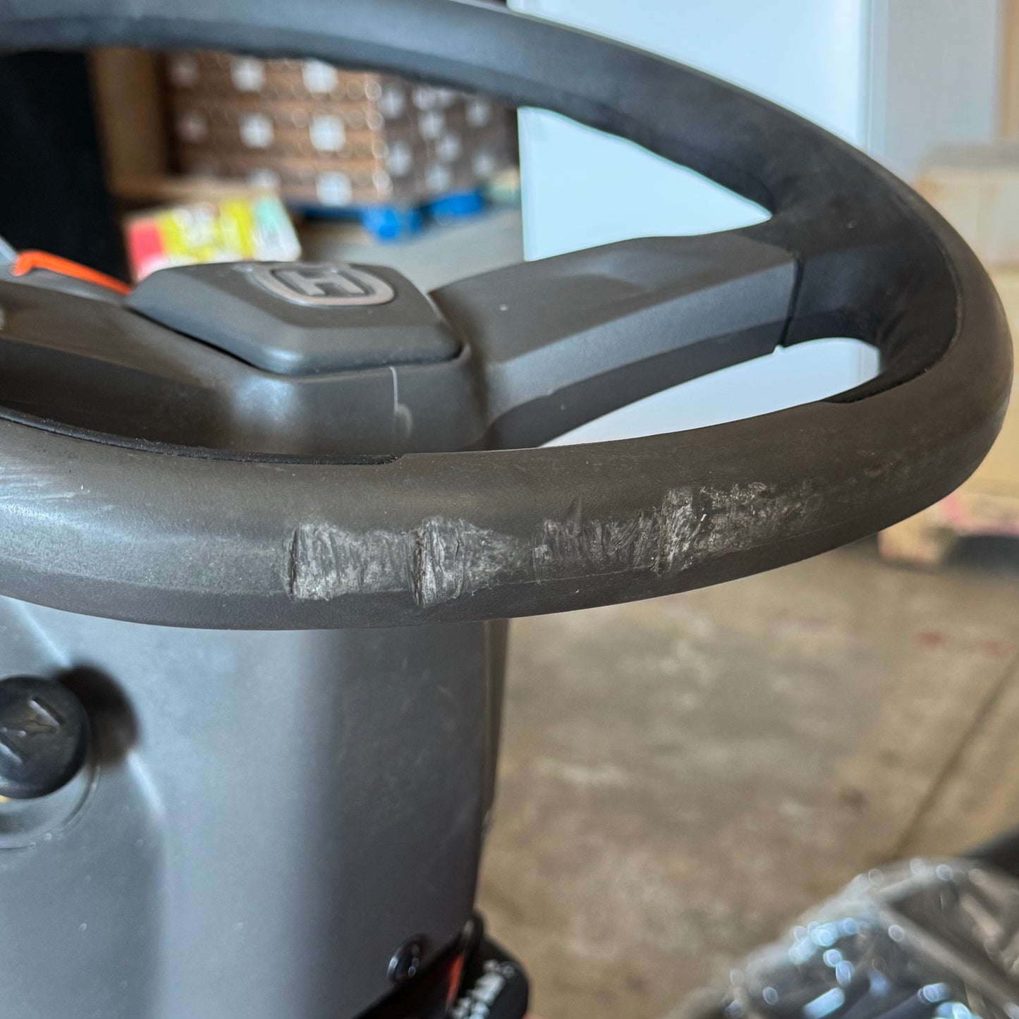 ZA@ HUSQVARNA (42") 23HP Kawasaki Lawn Tractor w/ Locking Differential TS275XD (New Damaged, Riding Lawn Mower with Bent Rear Wheel/Axle – For Repair)